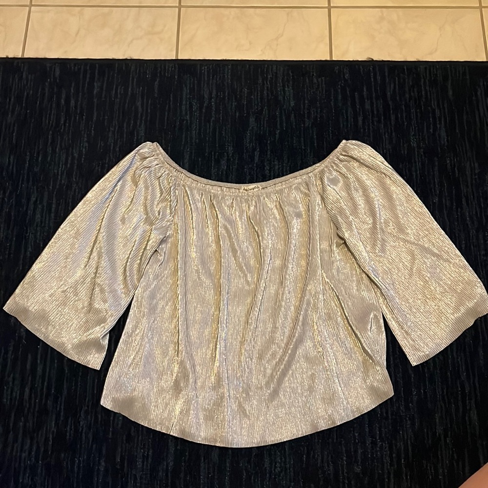 Shimmery Silver Top 🟪